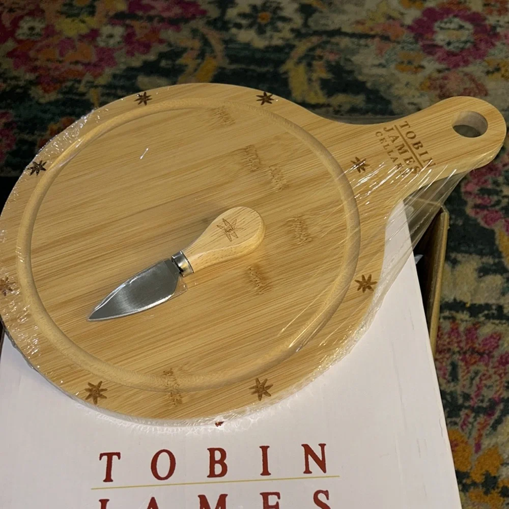 NWT Tobin James wooden cheese board with knife